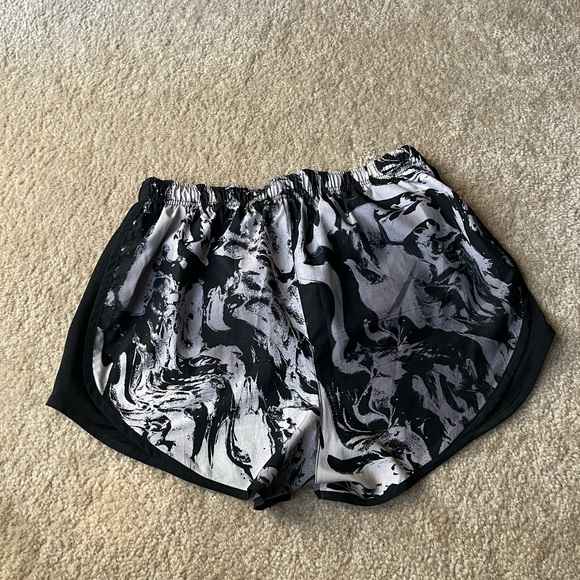 Women’s Nike Dri-Fit Shorts - Picture 2 of 9